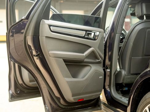 Used 2019 Porsche Cayenne Turbo image 23