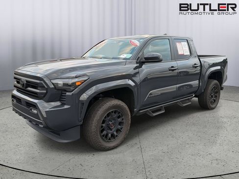 Certified 2025 Toyota Tacoma SR5 AWD/4WD image 1
