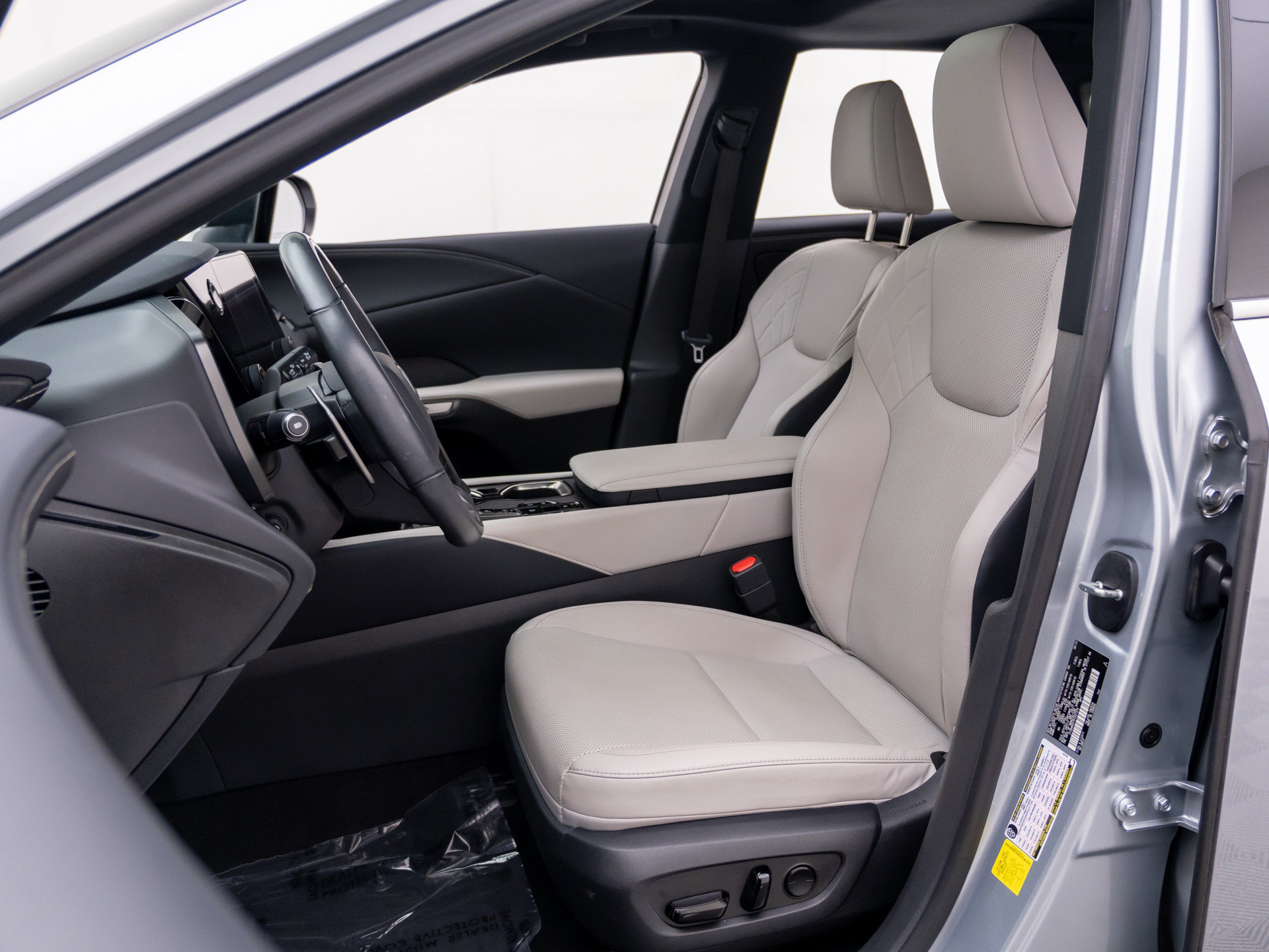 Used 2023 Lexus RX 350 Premium w/ Accessory Package AWD/4WD image 16