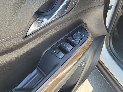 Used 2023 GMC Acadia SLE w/ Driver Convenience Package FWD image 22