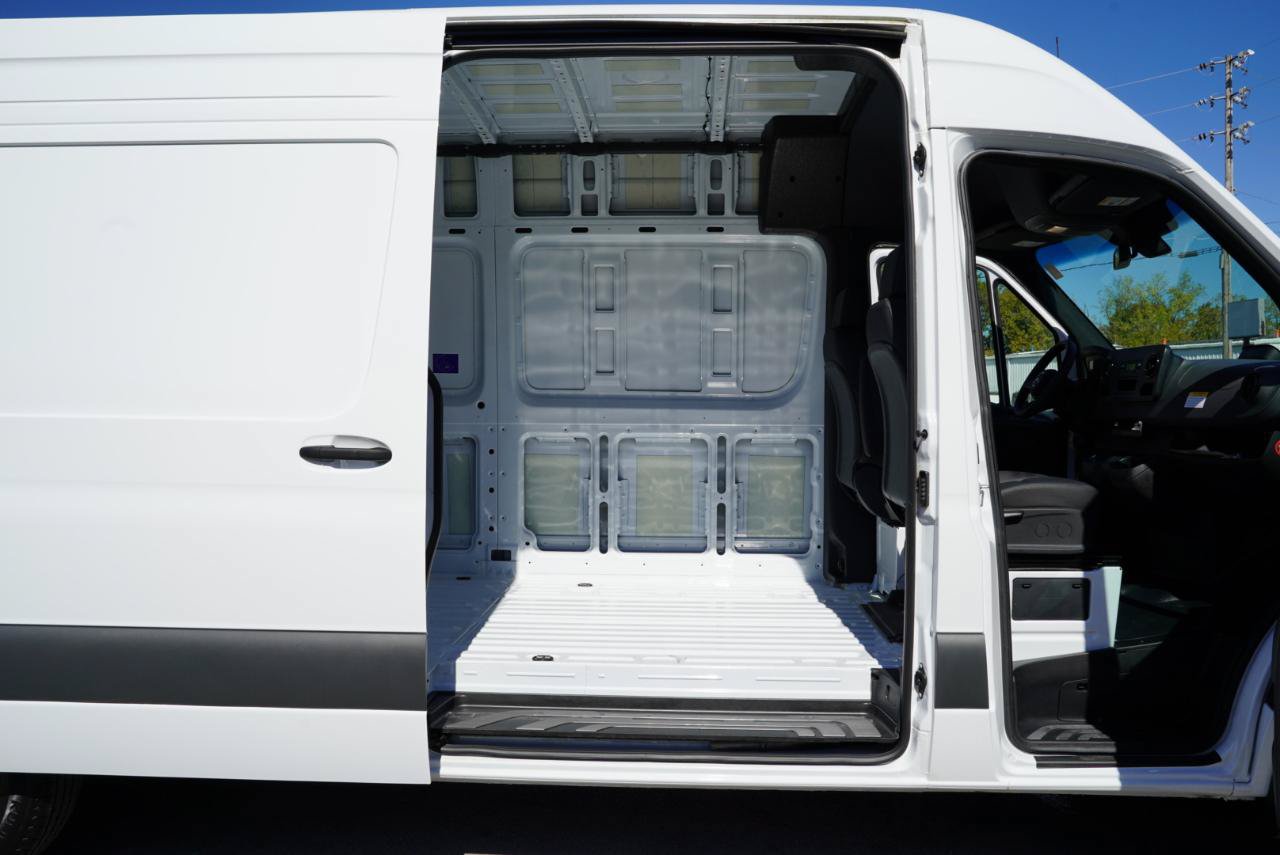 Used 2025 Mercedes-Benz Sprinter 2500 image 35