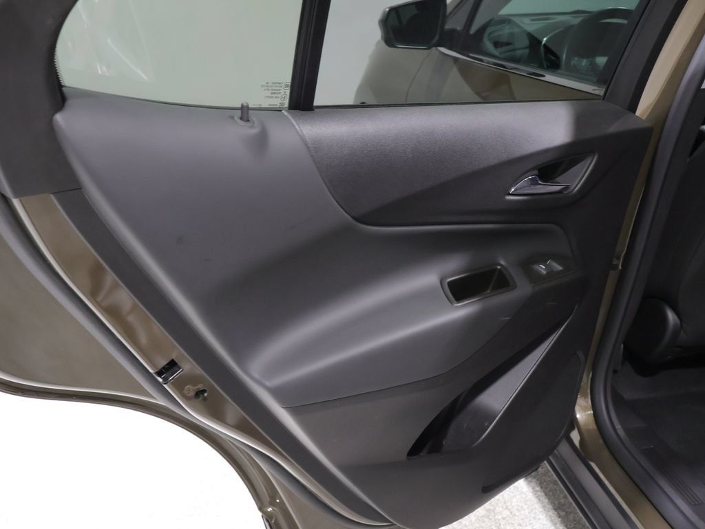 Used 2024 Chevrolet Equinox LT w/ LPO, Floor Liner Package FWD image 18
