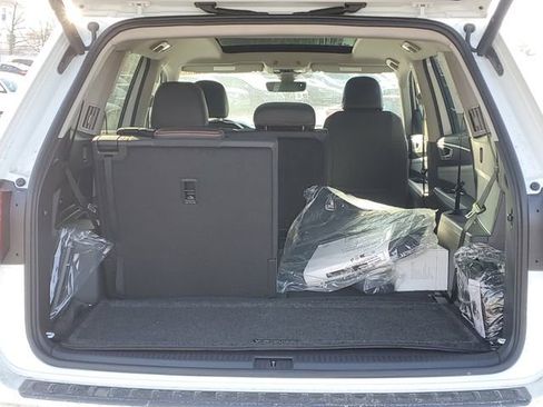 New 2026 Volkswagen Atlas Peak Edition image 8