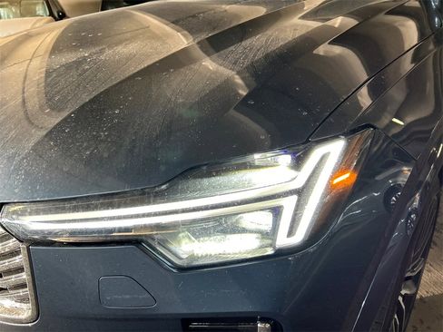 New 2026 Volvo XC90 B6 Plus w/ Protection Package Premier image 7