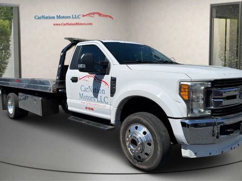 Used 2019 Ford F550 4x4 Regular Cab Super Duty image 2