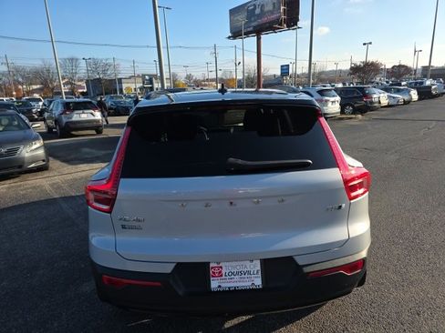 Used 2022 Volvo XC40 T5 R-Design w/ Protection Package Premier image 6