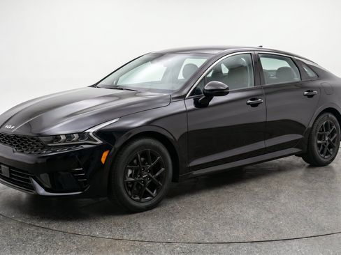 Used 2025 Kia K5 LXS FWD image 3