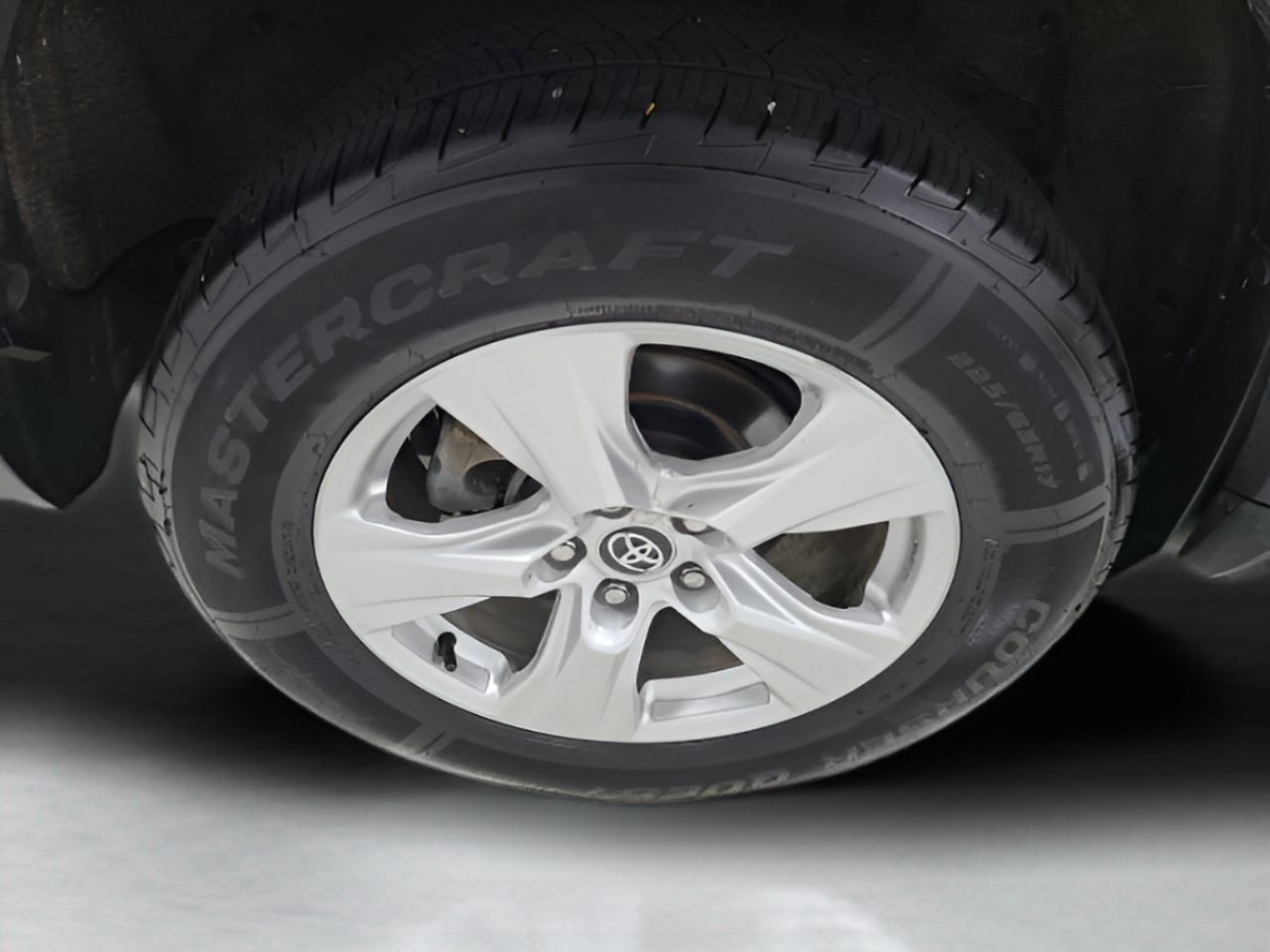 Used 2020 Toyota RAV4 XLE AWD/4WD image 9