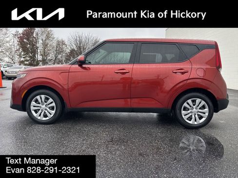 Used 2022 Kia Soul LX image 4
