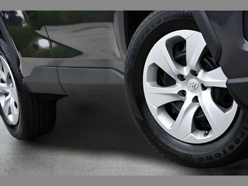 Used 2021 Toyota RAV4 LE AWD/4WD image 11