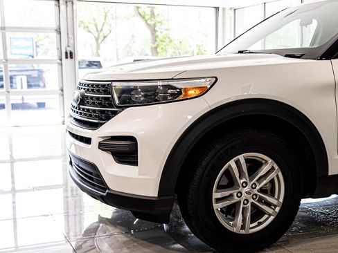 Used 2021 Ford Explorer XLT AWD/4WD image 4