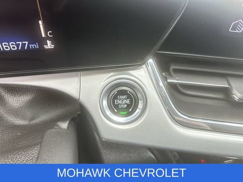 Used 2025 Chevrolet Trax LT w/ Driver Confidence Package FWD image 16