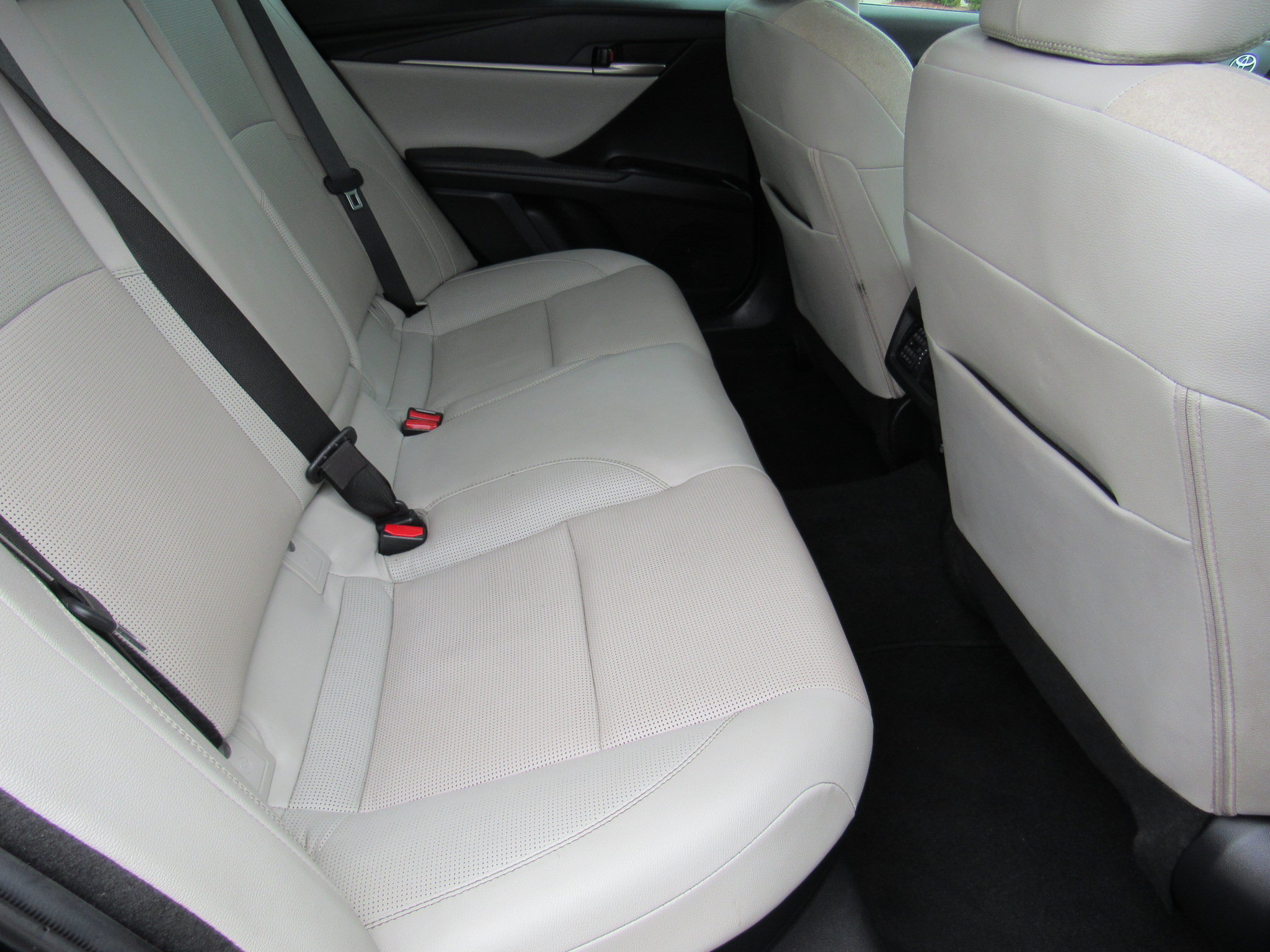 Used 2025 Toyota Camry XLE FWD image 37