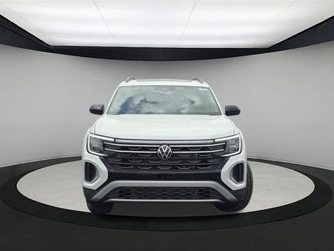 New 2026 Volkswagen Atlas Peak Edition AWD/4WD image 2