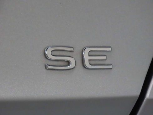 Used 2024 Volkswagen Jetta SE image 6