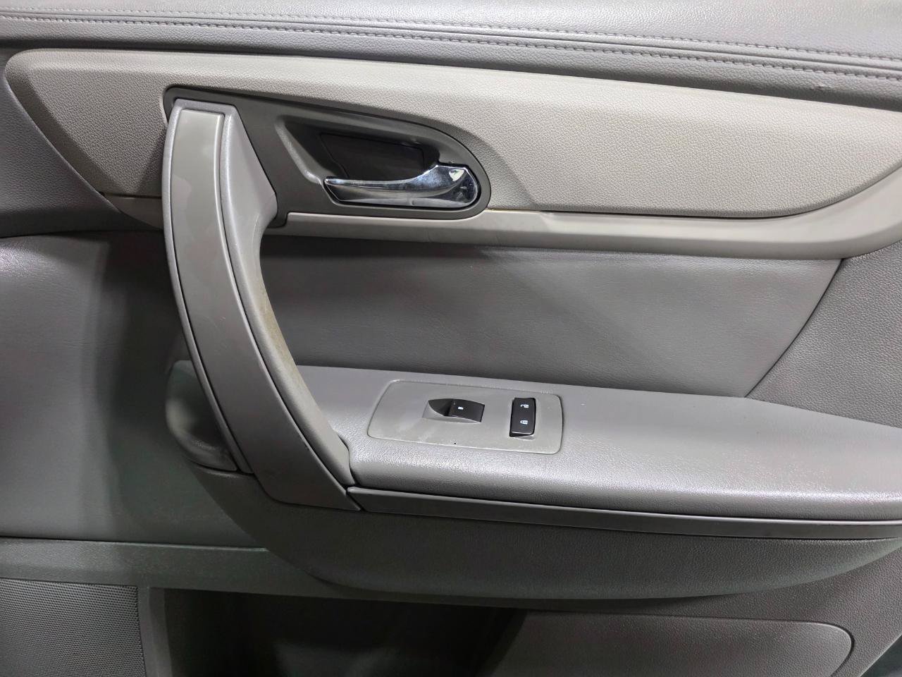 Used 2017 Chevrolet Traverse LS FWD image 28