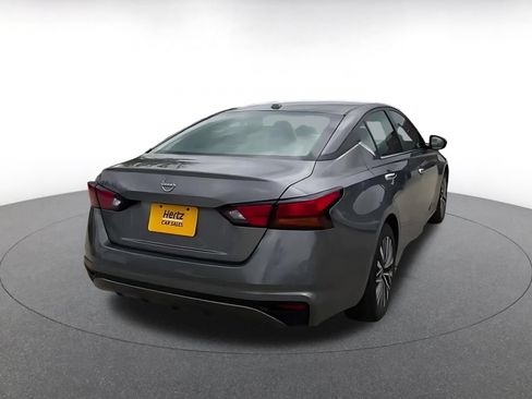 Used 2025 Nissan Altima 2.5 SV FWD image 15