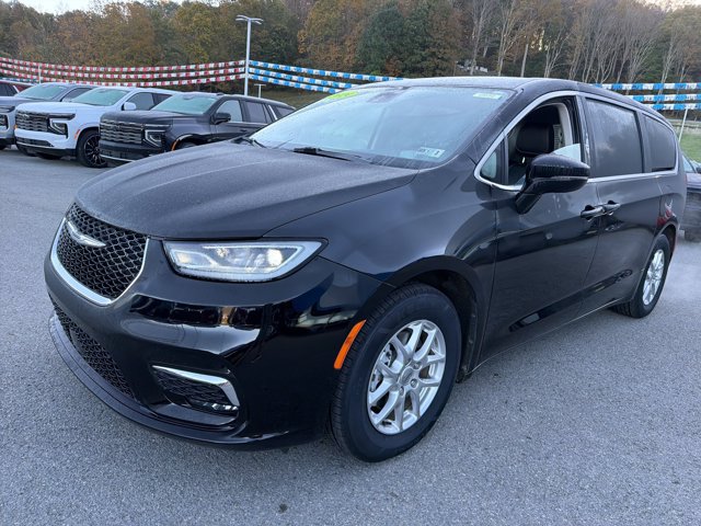 Used 2024 Chrysler Pacifica Touring-L FWD image 10