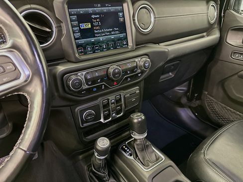 Used 2022 Jeep Wrangler Sahara w/ Cold Weather Group image 26