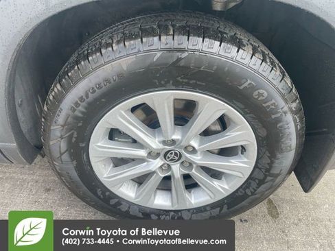 Used 2024 Toyota Grand Highlander XLE image 25