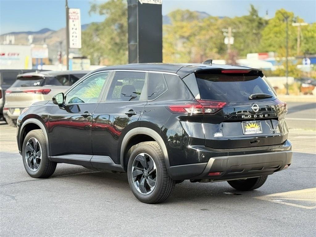 Used 2024 Nissan Rogue SV AWD/4WD image 5
