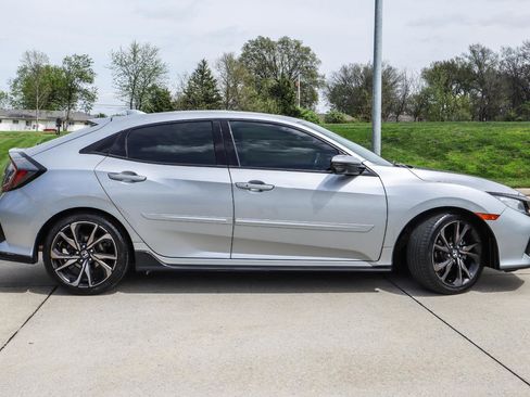 Used 2018 Honda Civic Sport Touring image 5