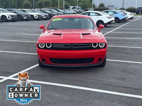 Used 2022 Dodge Challenger SXT RWD image 2
