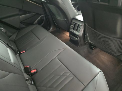 Used 2025 BMW X3 xDrive30i w/ Premium Package image 12