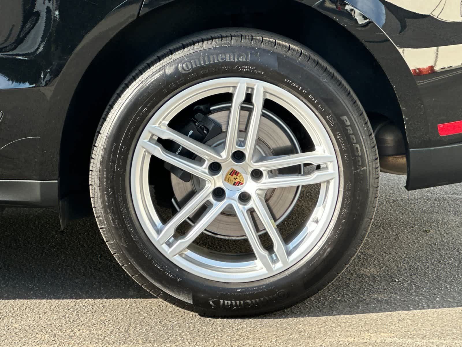 Used 2025 Porsche Macan AWD/4WD image 31