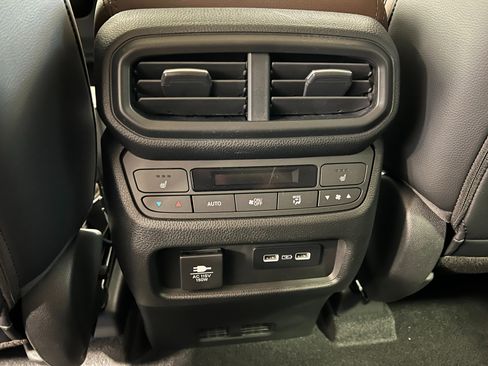 New 2025 Honda Pilot Elite image 24