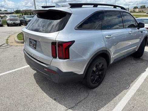 Used 2022 Kia Sorento S AWD/4WD image 2