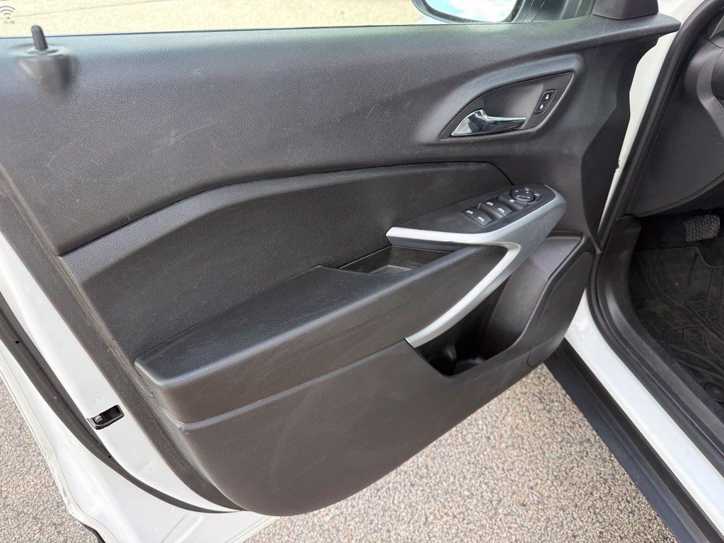 Used 2025 Chevrolet Trax LS FWD image 12