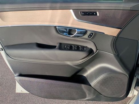 New 2025 Volvo XC90 B5 Core w/ Protection Package Premier image 23