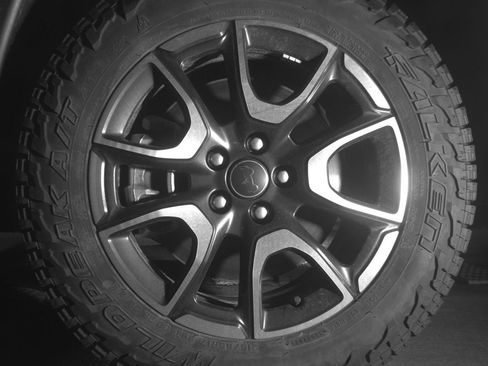 Used 2025 Jeep Compass Trailhawk AWD/4WD image 12