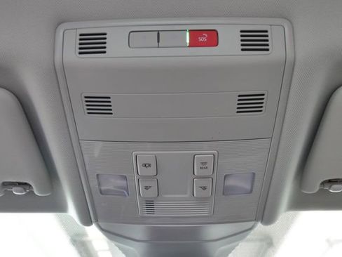 Used 2022 Volkswagen Jetta SE image 28