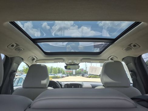 Certified 2024 Volvo XC40 B5 Plus AWD/4WD image 30