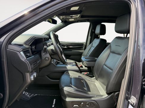 Used 2023 GMC Yukon XL Denali image 10
