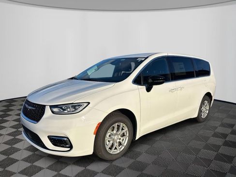 New 2026 Chrysler Pacifica Select image 1