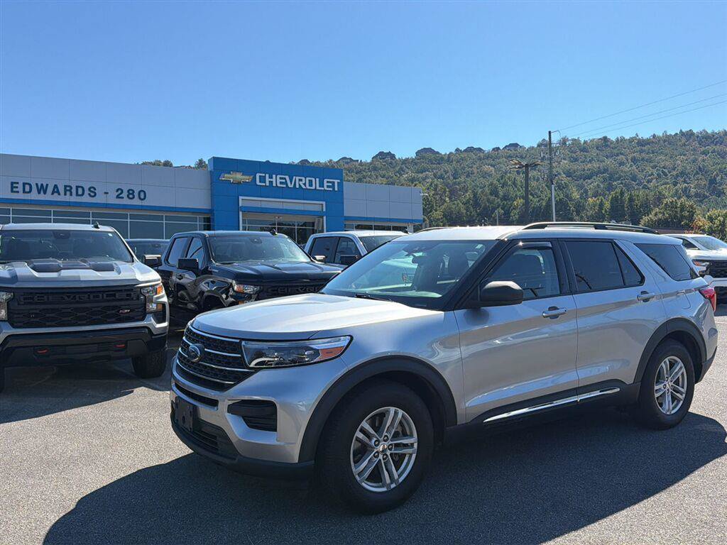 Used 2022 Ford Explorer XLT w/ Class IV Trailer Tow Package RWD image 1