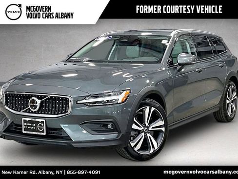 Certified 2026 Volvo V60 B5 Cross Country Plus w/ Protection Package Premier AWD/4WD image 1