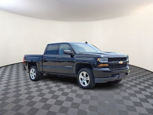 Used 2018 Chevrolet Silverado 1500 Custom w/ Custom Value Package AWD/4WD image 4