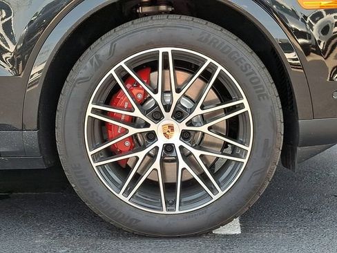 Certified 2026 Porsche Cayenne S AWD/4WD image 12
