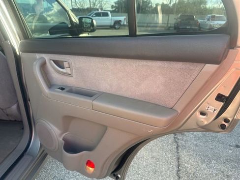 Used 2005 Kia Sorento LX image 8