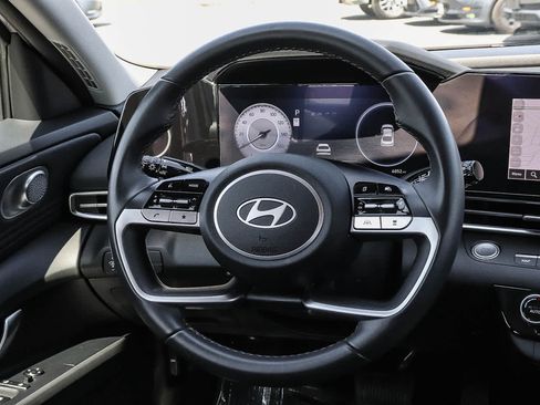 Used 2025 Hyundai Elantra Limited FWD image 21