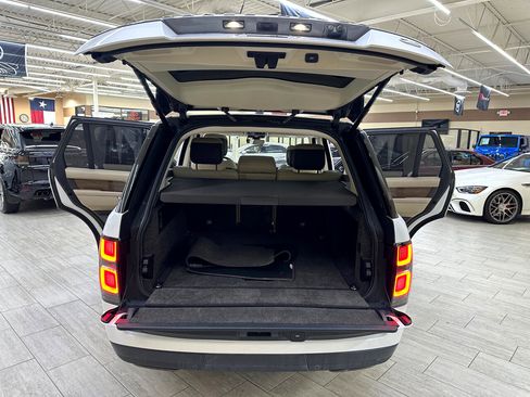 Used 2019 Land Rover Range Rover image 13
