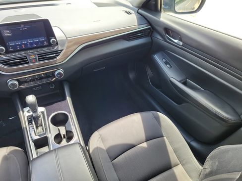 Used 2024 Nissan Altima 2.5 SV image 13