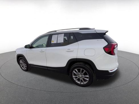 Used 2024 GMC Terrain SLT AWD/4WD image 8