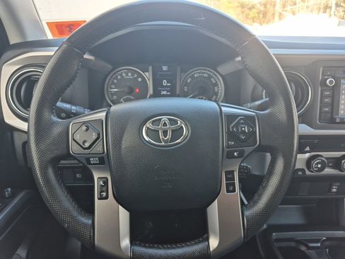 Used 2019 Toyota Tacoma SR5 w/ SR5 Appearance Package (SM) image 17