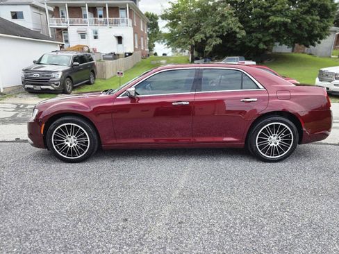 Used 2019 Chrysler 300 Limited AWD/4WD image 8