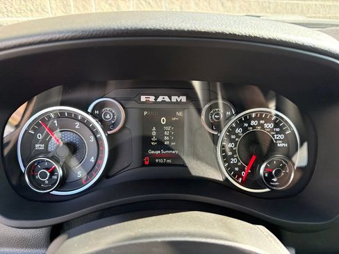 Used 2024 RAM 5500 Tradesman w/ Chrome Appearance Group AWD/4WD image 16